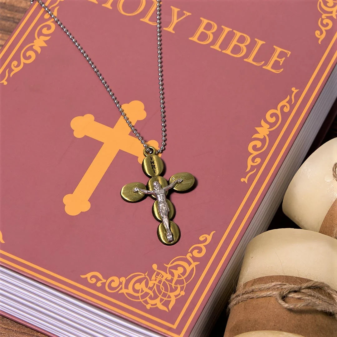 Prosty stylowy naszyjnik z wisiorkiem i amuletem religijnym Crucifx