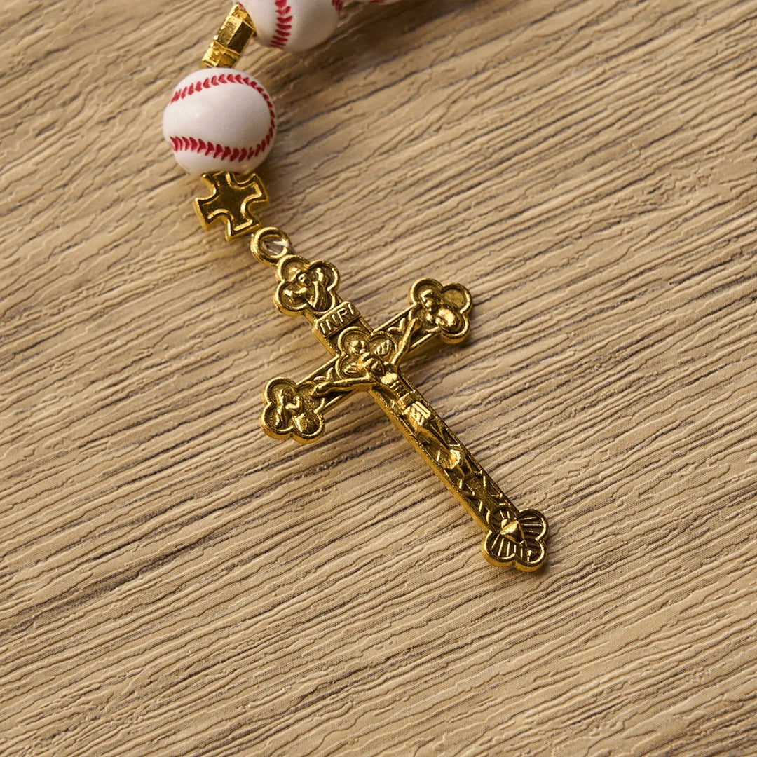 Błogosławiony miniaturowy różaniec z koralików baseballowych ze złotym kielichem i krucyfiksem: Połącz wiarę i sport