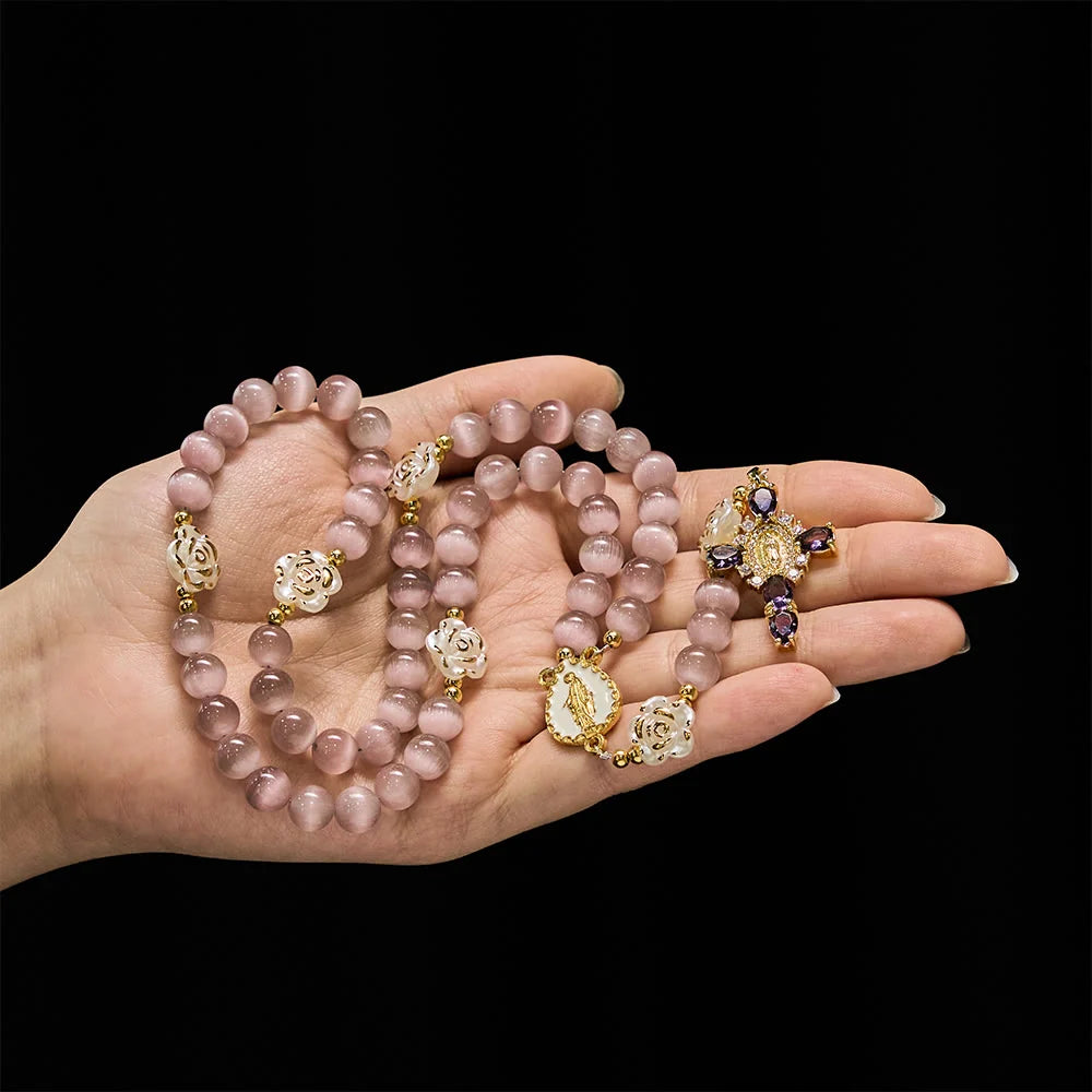 Różaniec Cat's Eye & Rose w kolorze lawendowym i różowym: centralna ozdoba Matki Boskiej do łagodnej modlitwy