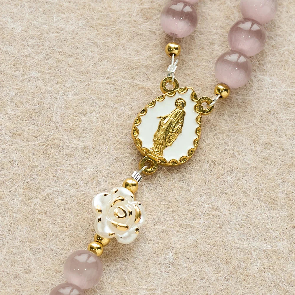Różaniec Cat's Eye & Rose w kolorze lawendowym i różowym: centralna ozdoba Matki Boskiej do łagodnej modlitwy