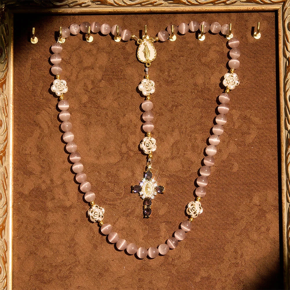 Różaniec Cat's Eye & Rose w kolorze lawendowym i różowym: centralna ozdoba Matki Boskiej do łagodnej modlitwy