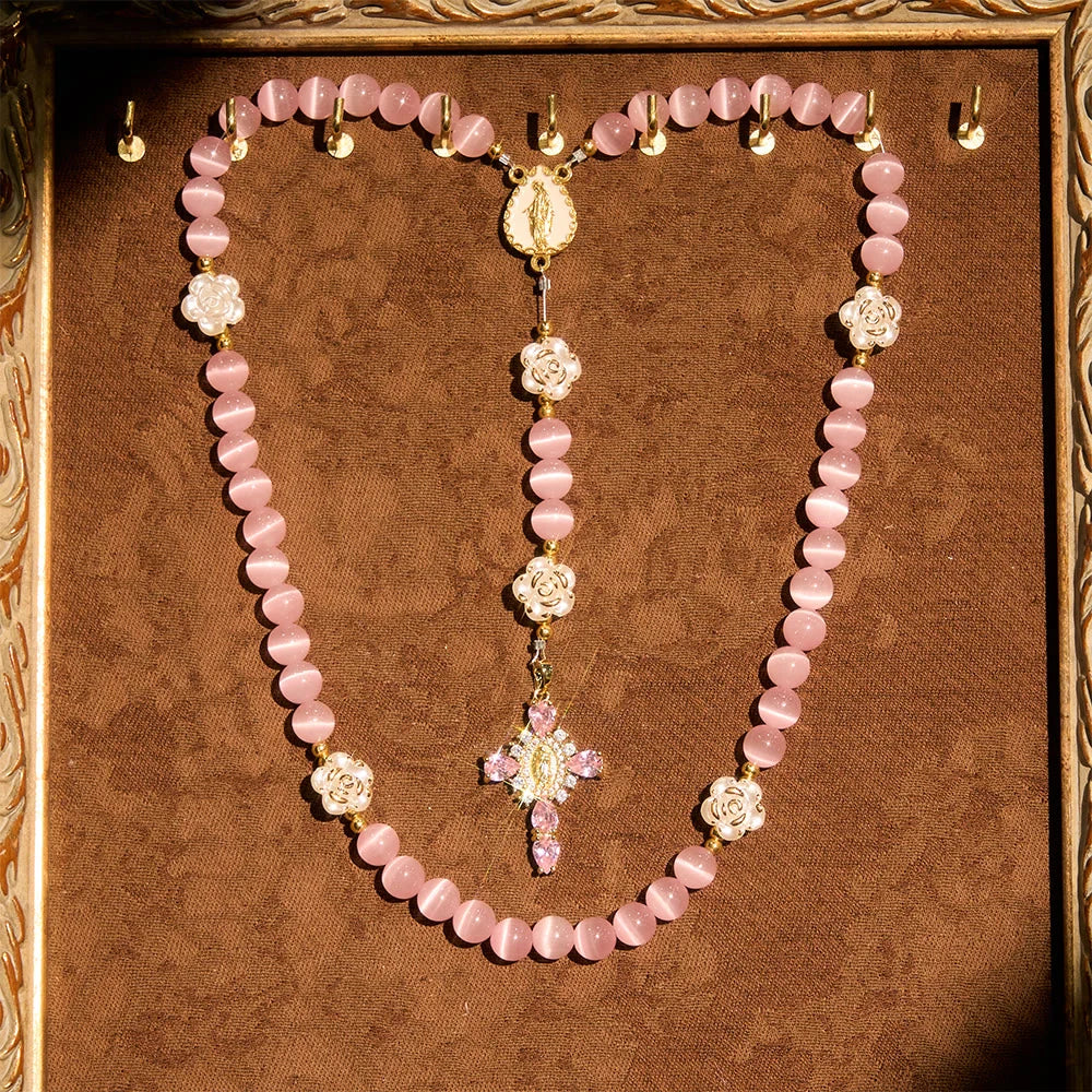 Różaniec Cat's Eye & Rose w kolorze lawendowym i różowym: centralna ozdoba Matki Boskiej do łagodnej modlitwy