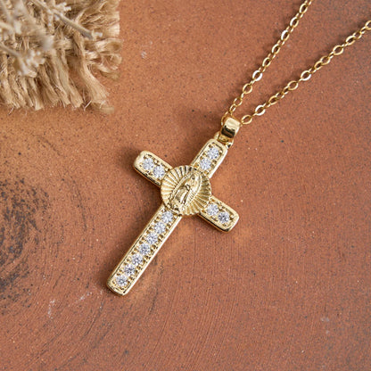 Błyszczący naszyjnik z krzyżem Matki Boskiej z cyrkonii: elegancki, codzienny, religijny naszyjnik z wiarą