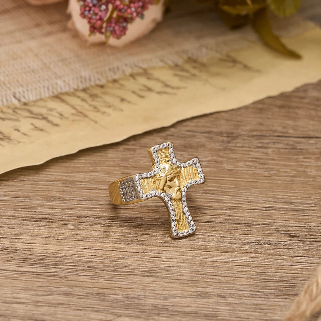 Krzyż z Twarzą Jezusa, otwarty pierścień: odważny symbol odkupieńczej łaski
