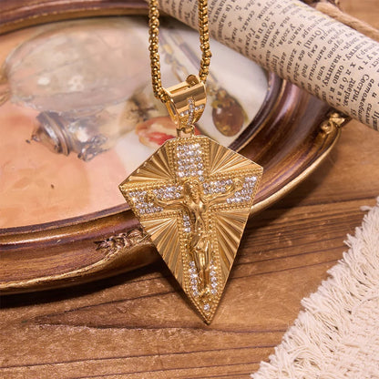 Radiant Sunburst Diamond Crucifix Necklace: Emblemat Odkupieńczego Niebiańskiego Światła