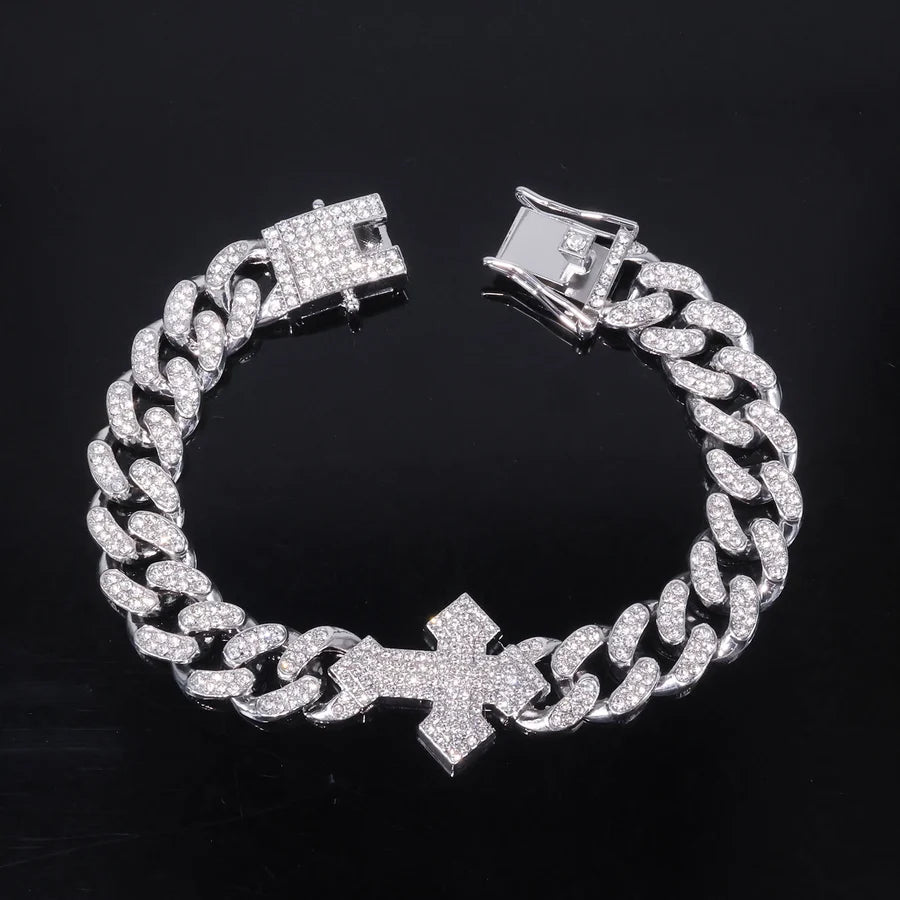 Naszyjnik z krzyżem kubańskim Iced Out: Symbol odważnej, niebiańskiej siły