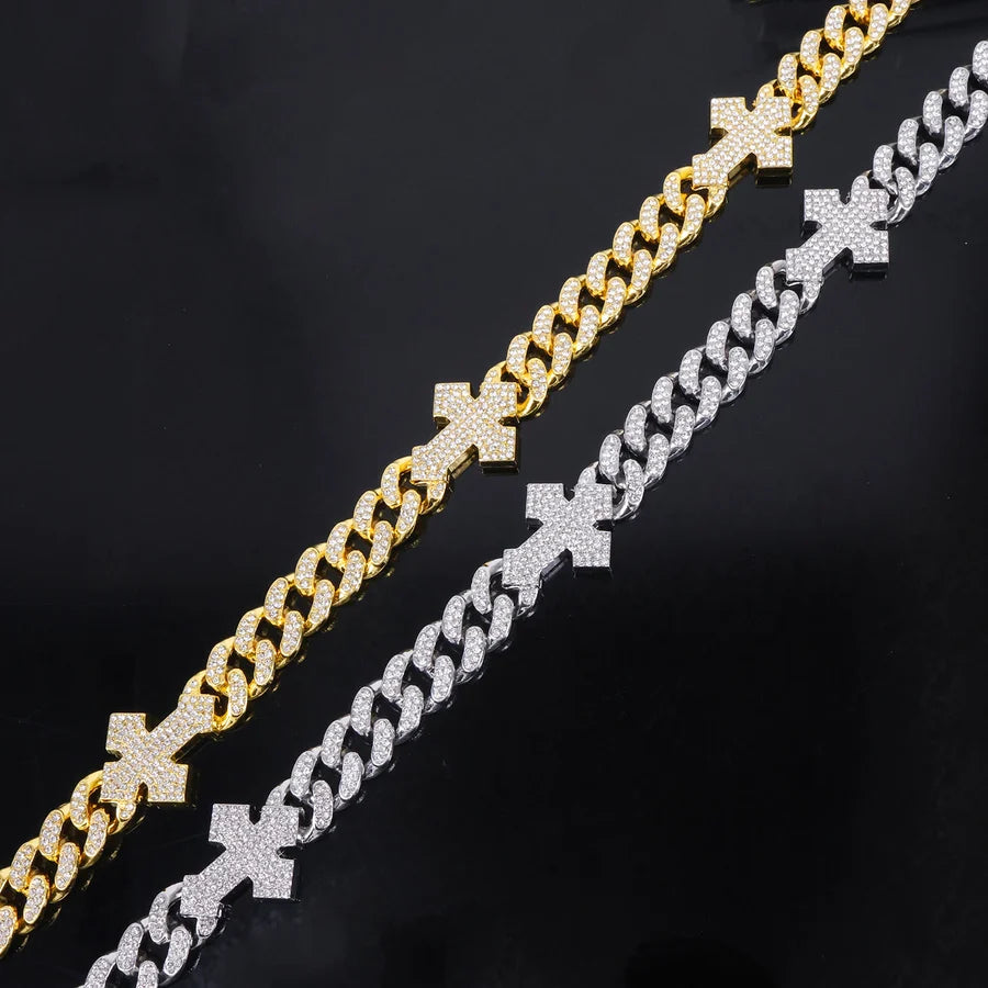 Naszyjnik z krzyżem kubańskim Iced Out: Symbol odważnej, niebiańskiej siły