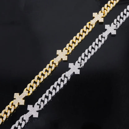 Naszyjnik z krzyżem kubańskim Iced Out: Symbol odważnej, niebiańskiej siły