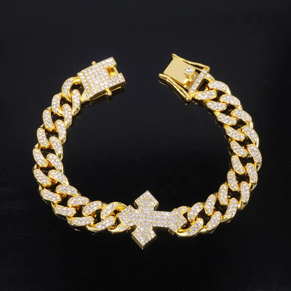 Naszyjnik z krzyżem kubańskim Iced Out: Symbol odważnej, niebiańskiej siły