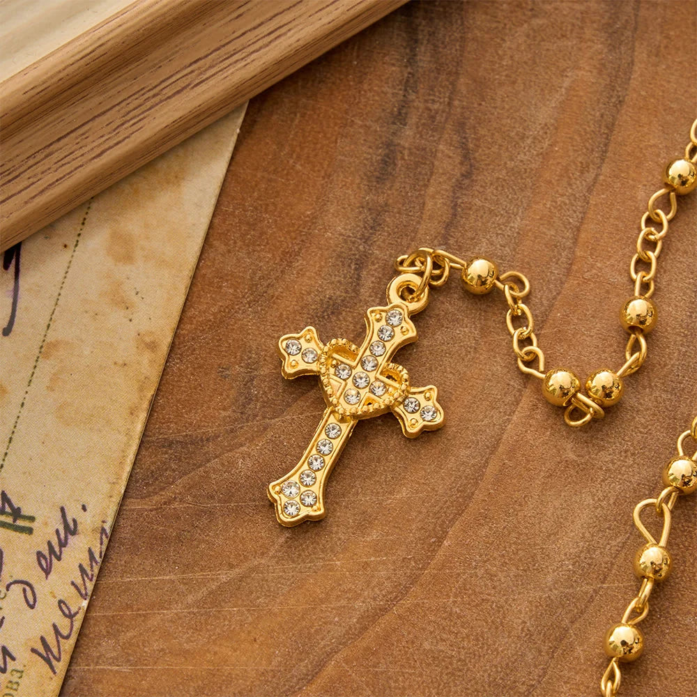 ze szczegółowym krucyfiksem: symbol cichego, niebiańskiego miłosierdzia